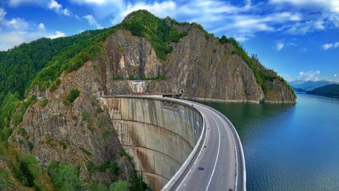 lacul si barajul vidraru