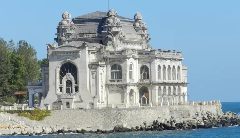 Cazinoul din Constanța atractie turistica la malul marii