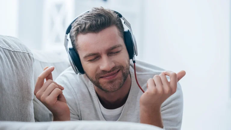 Cum poți asculta radio cu muzică fără reclame: ghid practic
